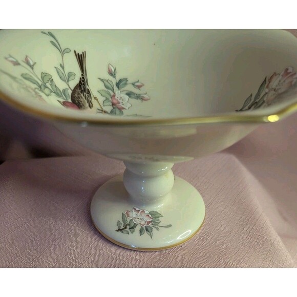 SERENADE PEDESTAL CANDY DISH BY LENOX CHINA IVORY W/ 24KT GOLD TRIM U.S.A.MADE - Picture 4 of 7